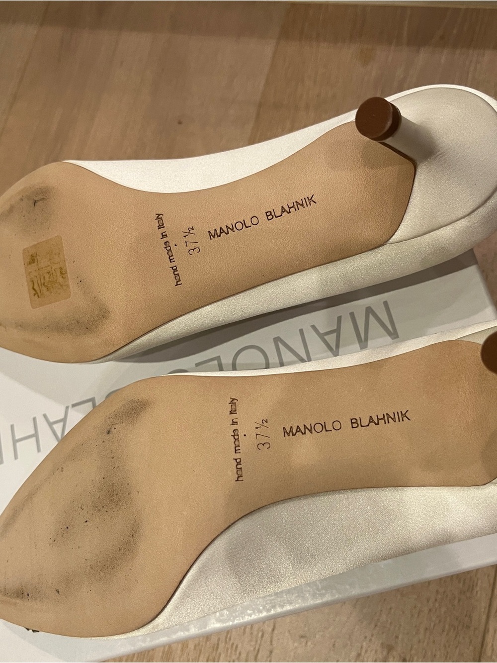 Manolo Blahnik Hangis 50 white Satin Pointed Kitten Heel Pumps - Picture 5 of 7